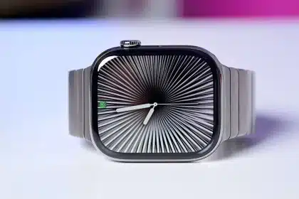 All-glass Apple Watch with a modern design and metallic strap.